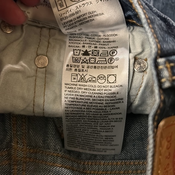 Levi's Women's 32317-0038 501 Short Short, Color:Blue (Echo Park 0038) Size: W29 - Picture 13 of 14